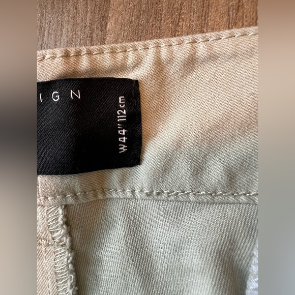 Men's asos Design Shorter Length Skinny Chino Shorts in Stone - Picture 6 of 6